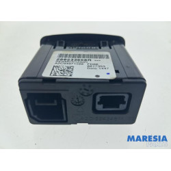 Renault - Captur - AUX / USB connection