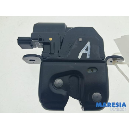 Renault - Captur - Tailgate lock mechanism
