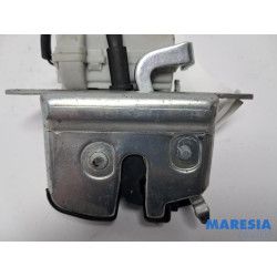 Alfa Romeo - 159 - Tailgate lock mechanism