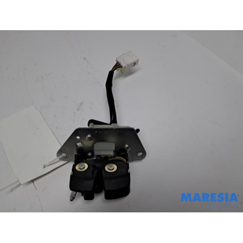Alfa Romeo - 159 - Tailgate lock mechanism