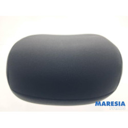 Renault - Captur - Headrest