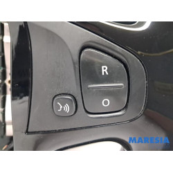 Renault - Captur - Steering wheel