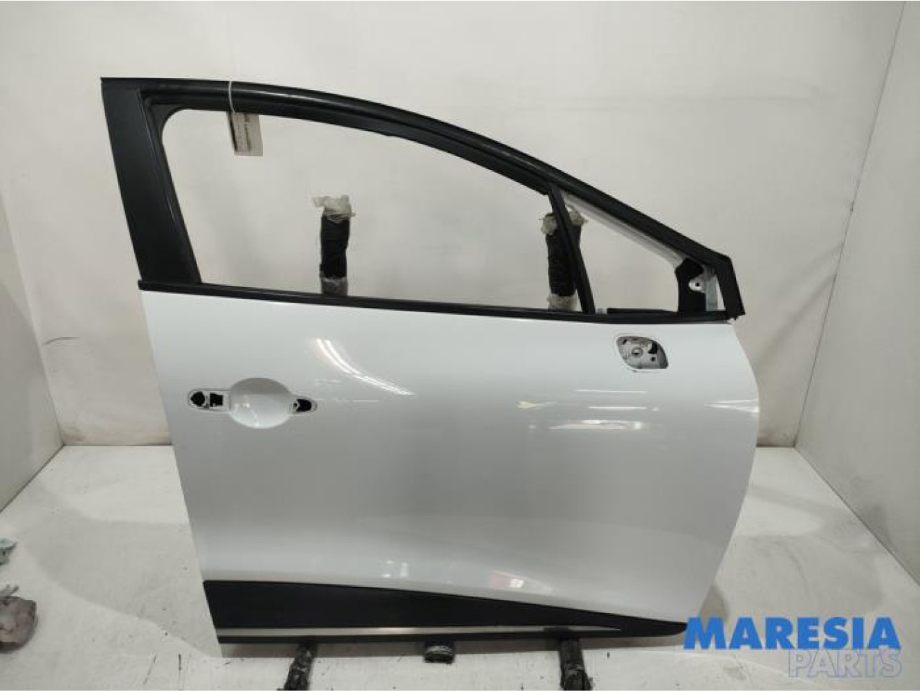 Renault - Clio - Front door 4-door, right