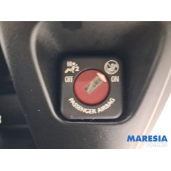 Peugeot - 208 - Handschuhfach
