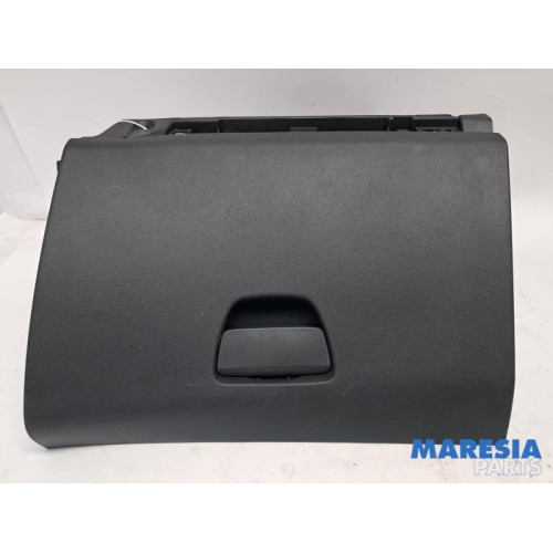 Peugeot - 208 - Handschuhfach