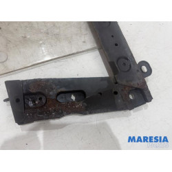 Renault - Clio - Radiator bar