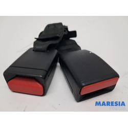 Peugeot - 208 - Insertion ceinture de sécurité arrière droite