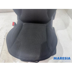Peugeot - 208 - Stoel links