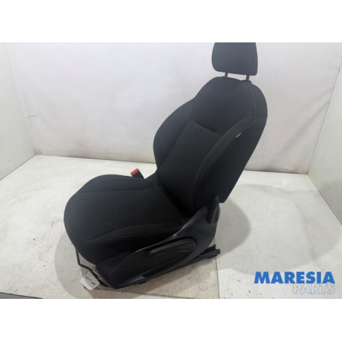 Peugeot - 208 - Sitz links