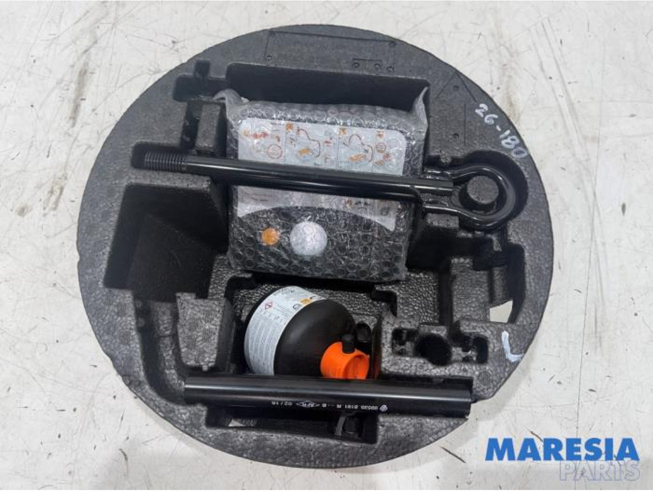 Renault - Clio - Tyre repair kit