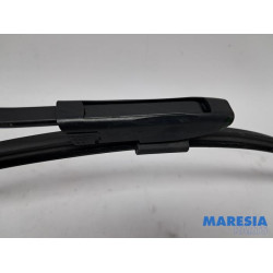 Renault - Captur - Front wiper arm