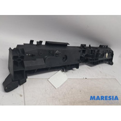 Renault - Clio - Lock plate