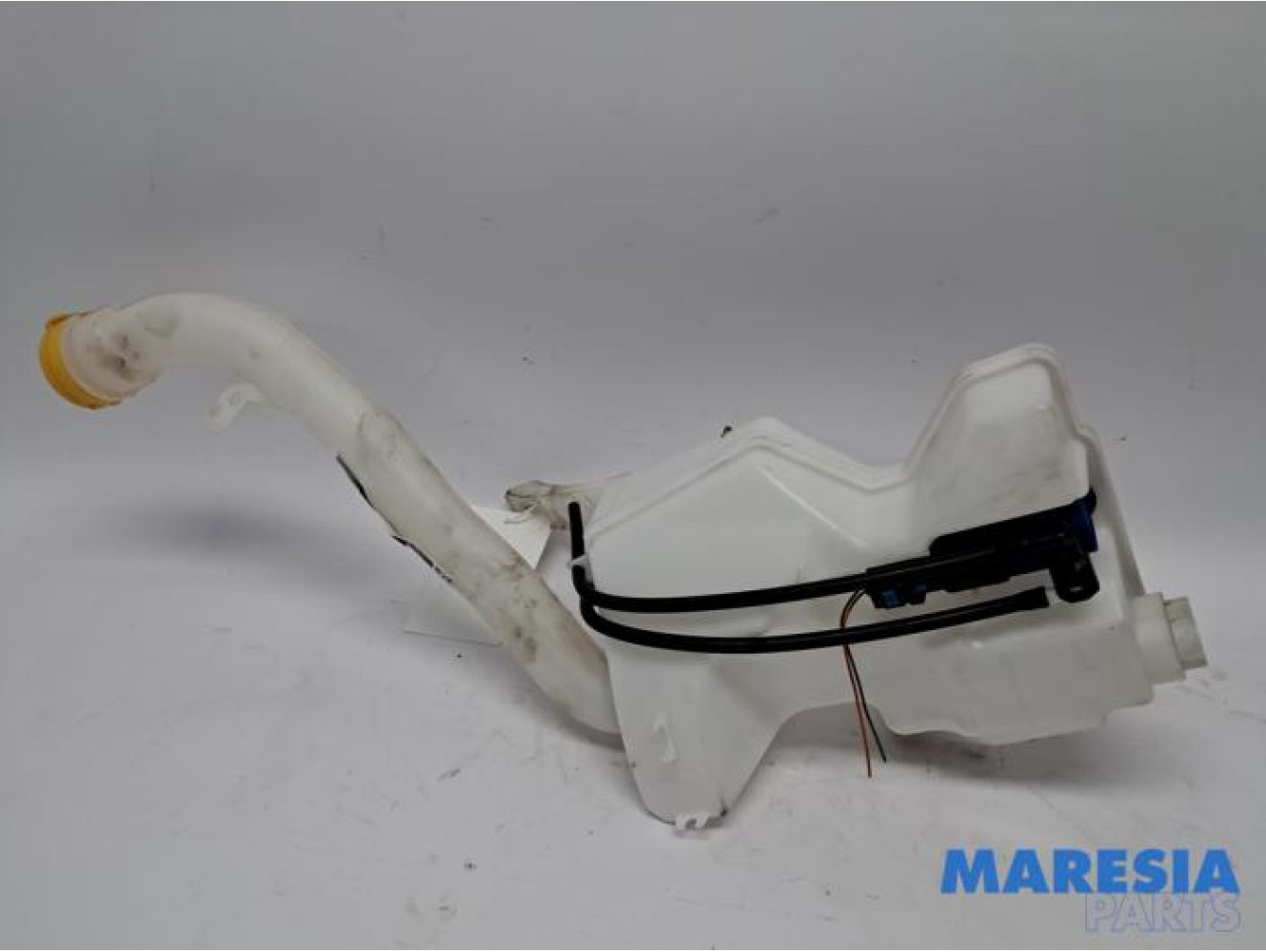 Renault - Clio - Front windscreen washer reservoir
