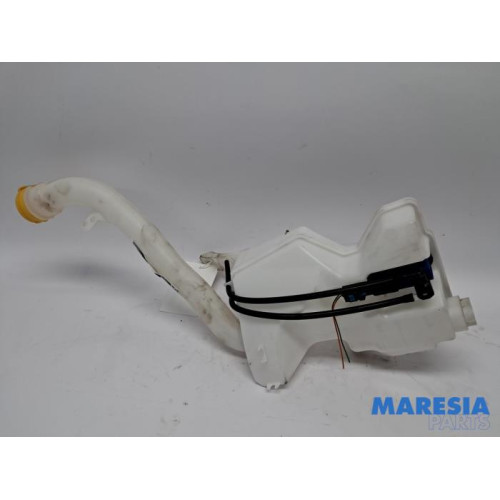 Renault - Clio - Front windscreen washer reservoir