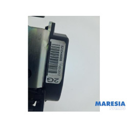Renault - Kangoo - Rear seatbelt, left