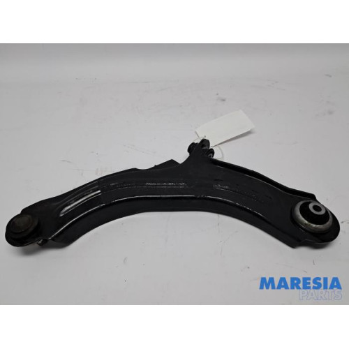 Renault - Clio - Front lower wishbone, right