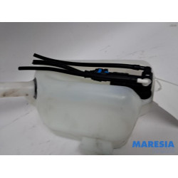 Renault - Kangoo - Front windscreen washer reservoir