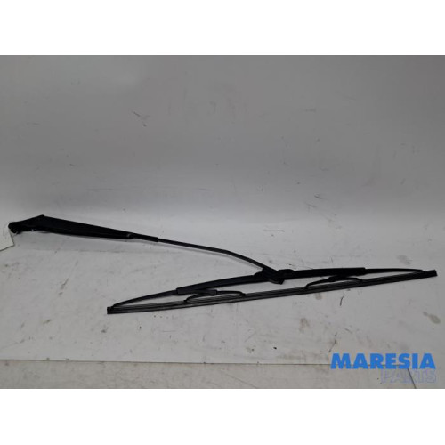 Renault - Kangoo - Front wiper arm
