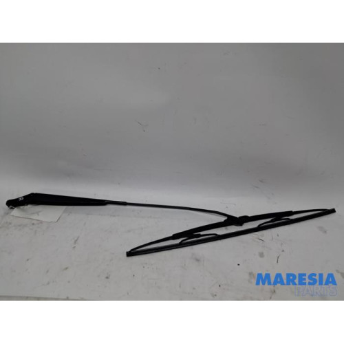 Renault - Kangoo - Front wiper arm