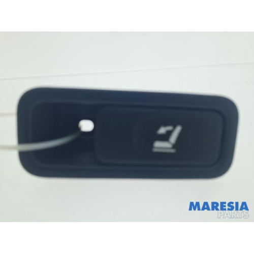 Renault - Kadjar - Backrest release handle