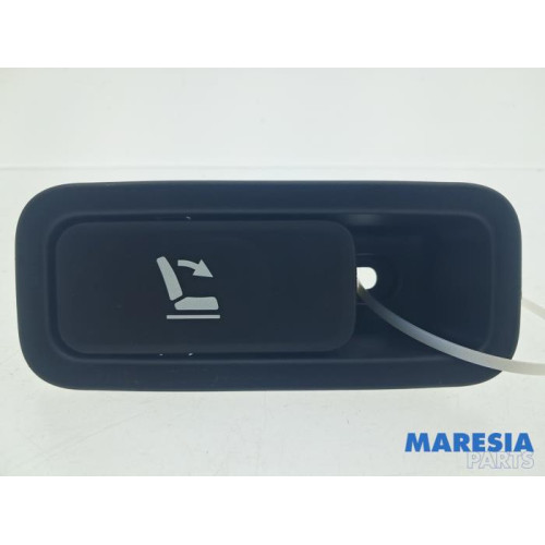 Renault - Kadjar - Backrest release handle
