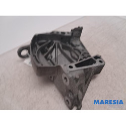 Renault - Twingo - Engine mount