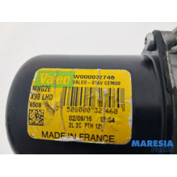 Renault - Clio - Front wiper motor