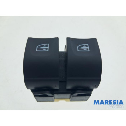 Renault - Clio - Electric window switch