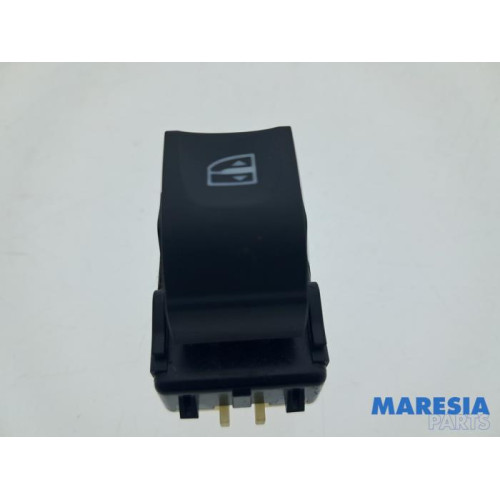 Renault - Clio - Electric window switch