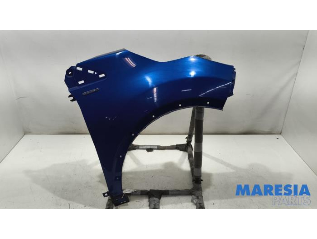 Renault - Captur - Front wing, right