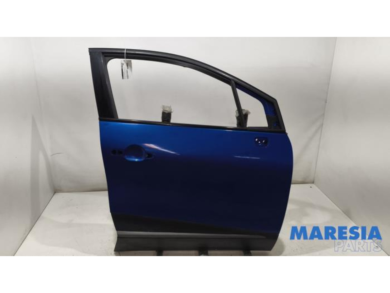 Renault - Captur - Front door 4-door, right