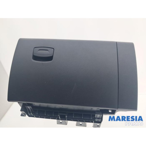 Renault - Kadjar - Glovebox