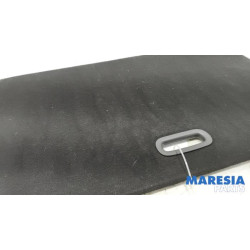 Renault - Captur - Floor panel load area