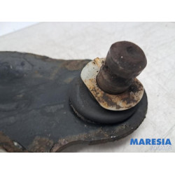 Renault - Clio - Front lower wishbone, right