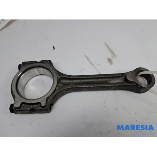 Renault - Captur - Connecting rod