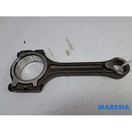 Renault - Captur - Connecting rod
