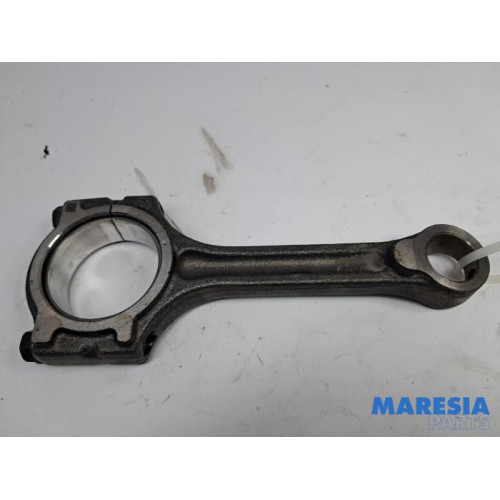 Renault - Captur - Connecting rod