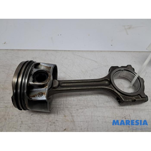 Renault - Captur - Connecting rod