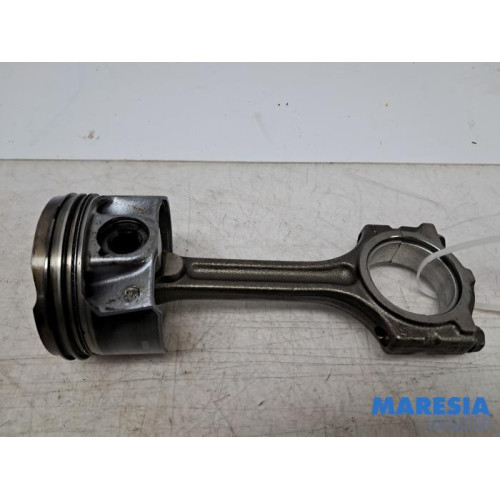 Renault - Captur - Connecting rod