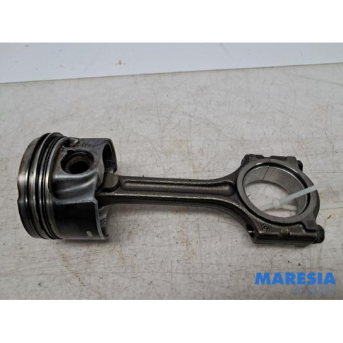 Renault - Captur - Connecting rod