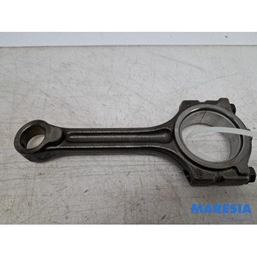 Renault - Captur - Connecting rod