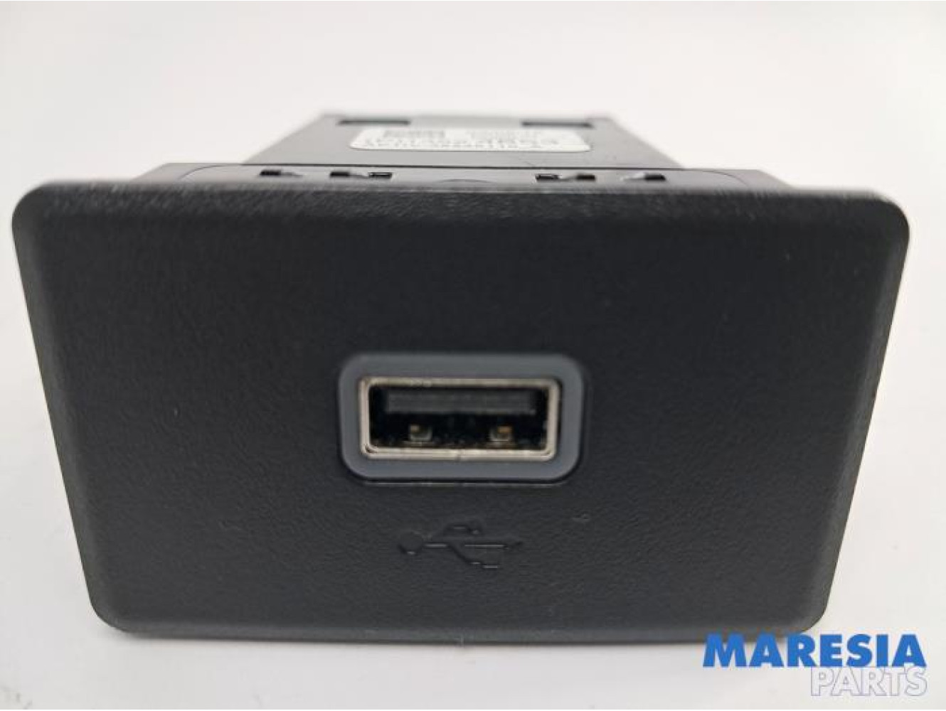 Opel - Karl - AUX/USB aansluiting