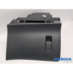 Peugeot - 208 - Glovebox