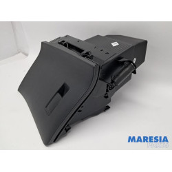Peugeot - 208 - Glovebox
