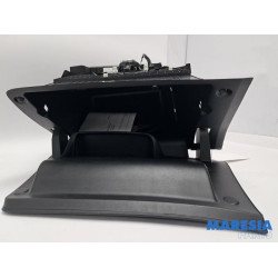 Peugeot - 208 - Glovebox