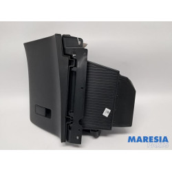 Peugeot - 208 - Glovebox