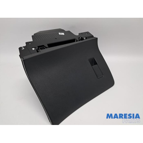 Peugeot - 208 - Glovebox