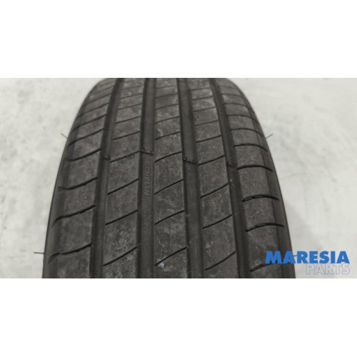 Peugeot - 208 - Tyre