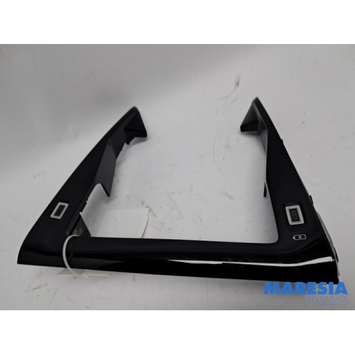 Peugeot - 208 - Cadre radio