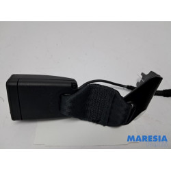 Peugeot - 208 - Insertion ceinture de sécurité arrière gauche
